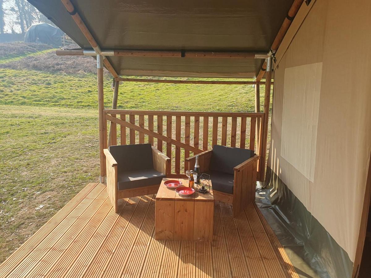 Luxury Safari Tents At Moulin Du Pommier Glamping & Tente de luxe Saulgond