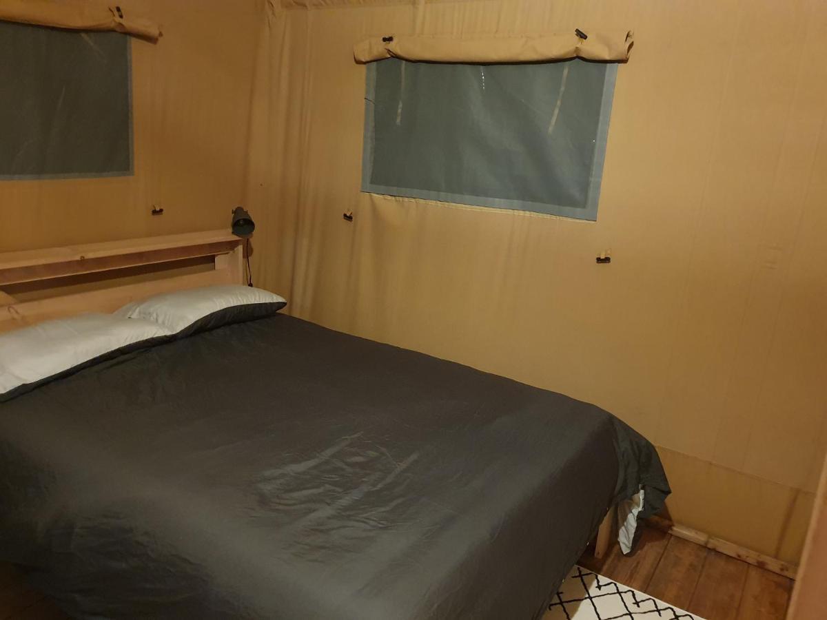 Luxury Safari Tents At Moulin Du Pommier Glamping & Tente de luxe