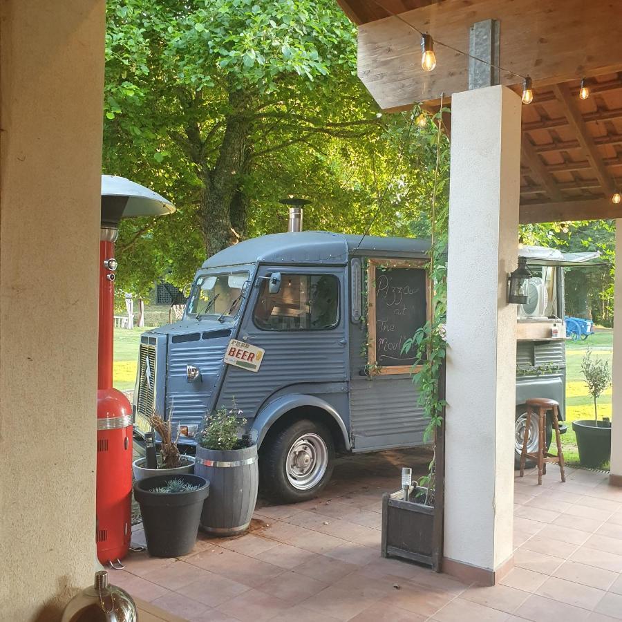 Luxury Safari Tents At Moulin Du Pommier Glamping & Tente de luxe Saulgond